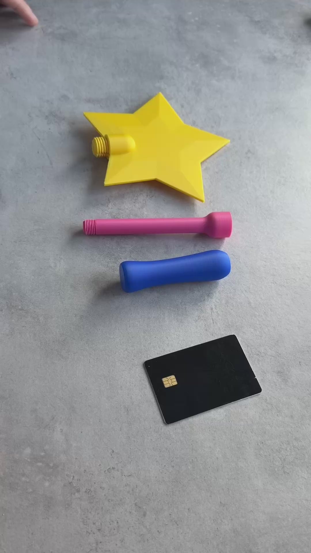 Ladda video: I video showing the assembly and fuction of the wand